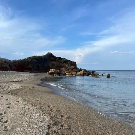 Lovely 1-bedroom In Front Of Sandy Μονεμβασιά
