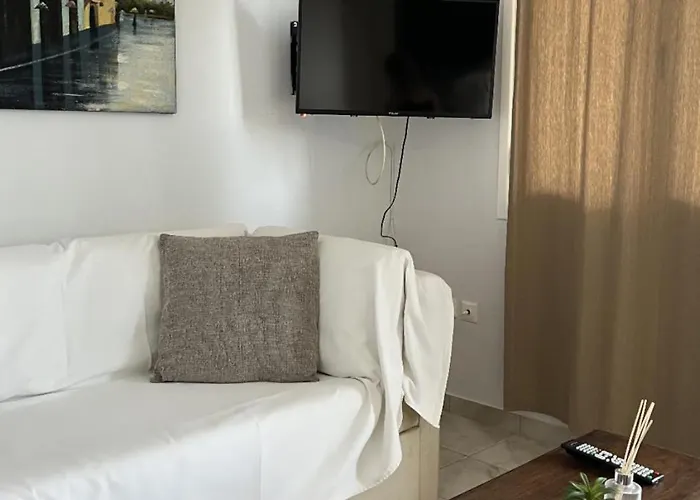 Lovely 1-bedroom In Front Of Sandy *