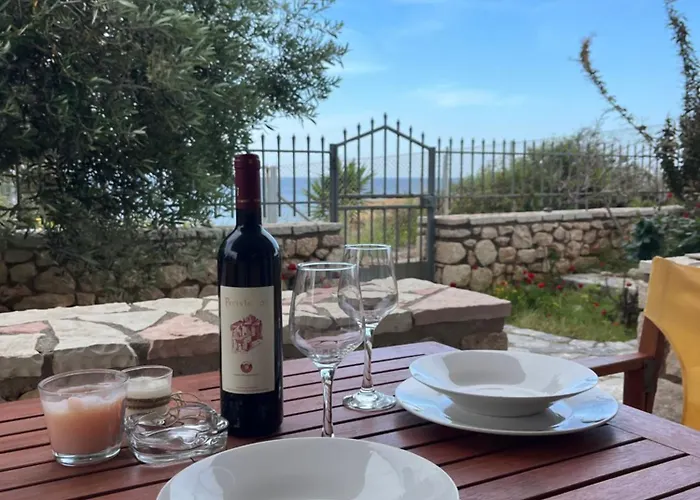 Lovely 1-bedroom In Front Of Sandy * Monemvasía